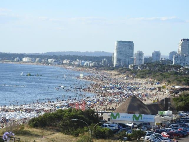 Uruguay volverá a devolver el IVA a los turistas extranjeros